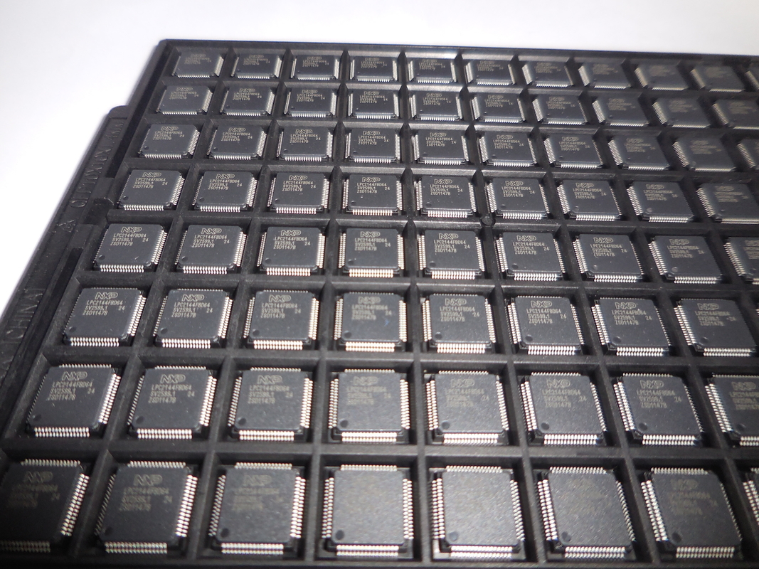 Original tout neuf de microcontrôleur d'IC de puce de circuit intégré de LPC2144FBD64 QFP64 inutilisé